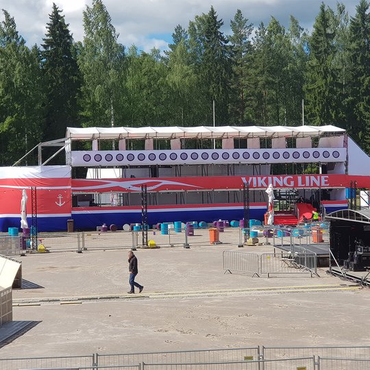Viking Linen risteilyalusta mukaileva, massiivinen VIP-tila